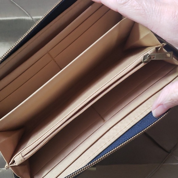 NWOT- Travelon Geometric RFID Blocking Wristlet / Wallet - Picture 5 of 5